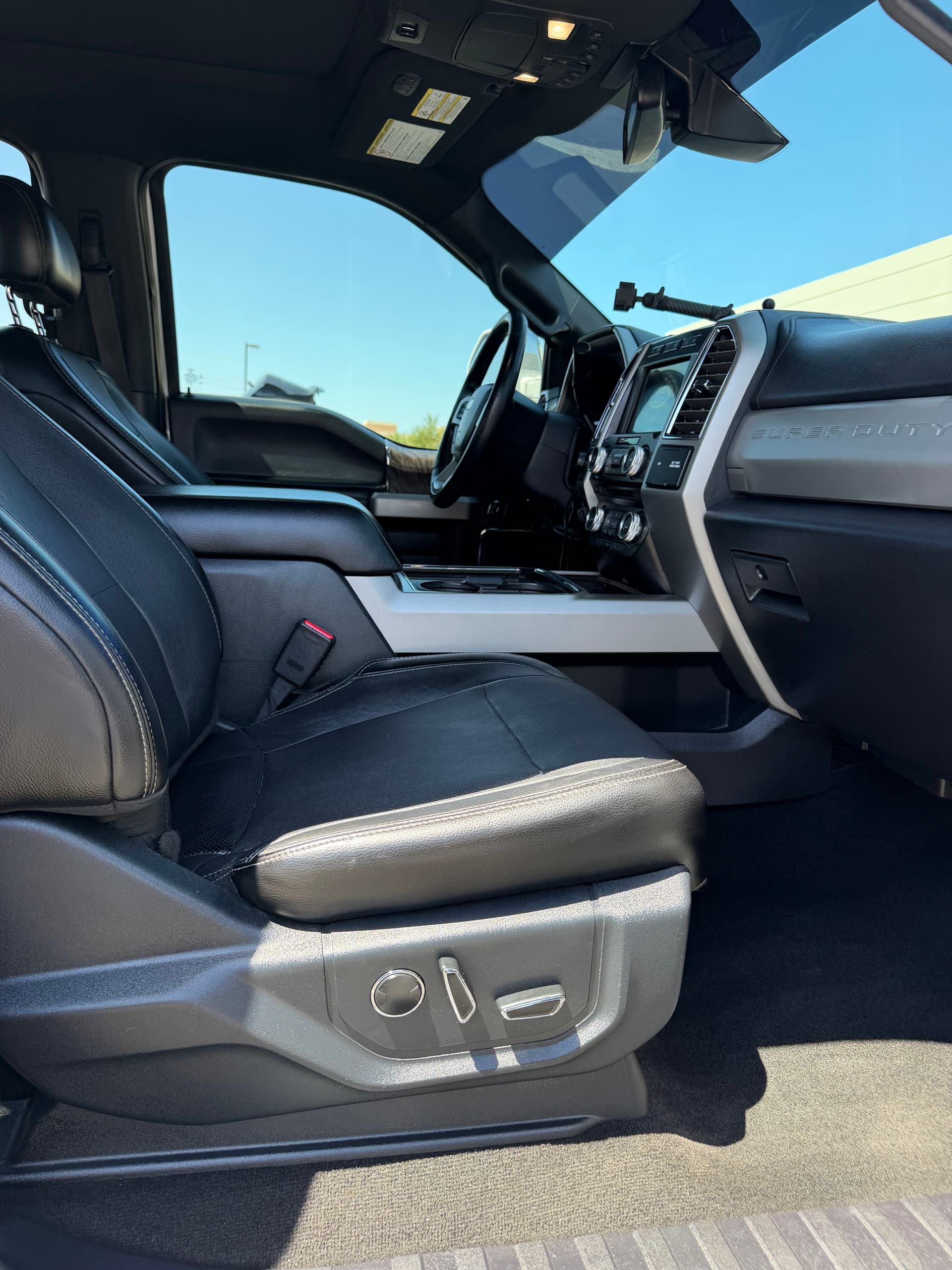 Gallery photos for Full Interior and Exterior Detail on a Lifted Ford Super Duty: Image #4