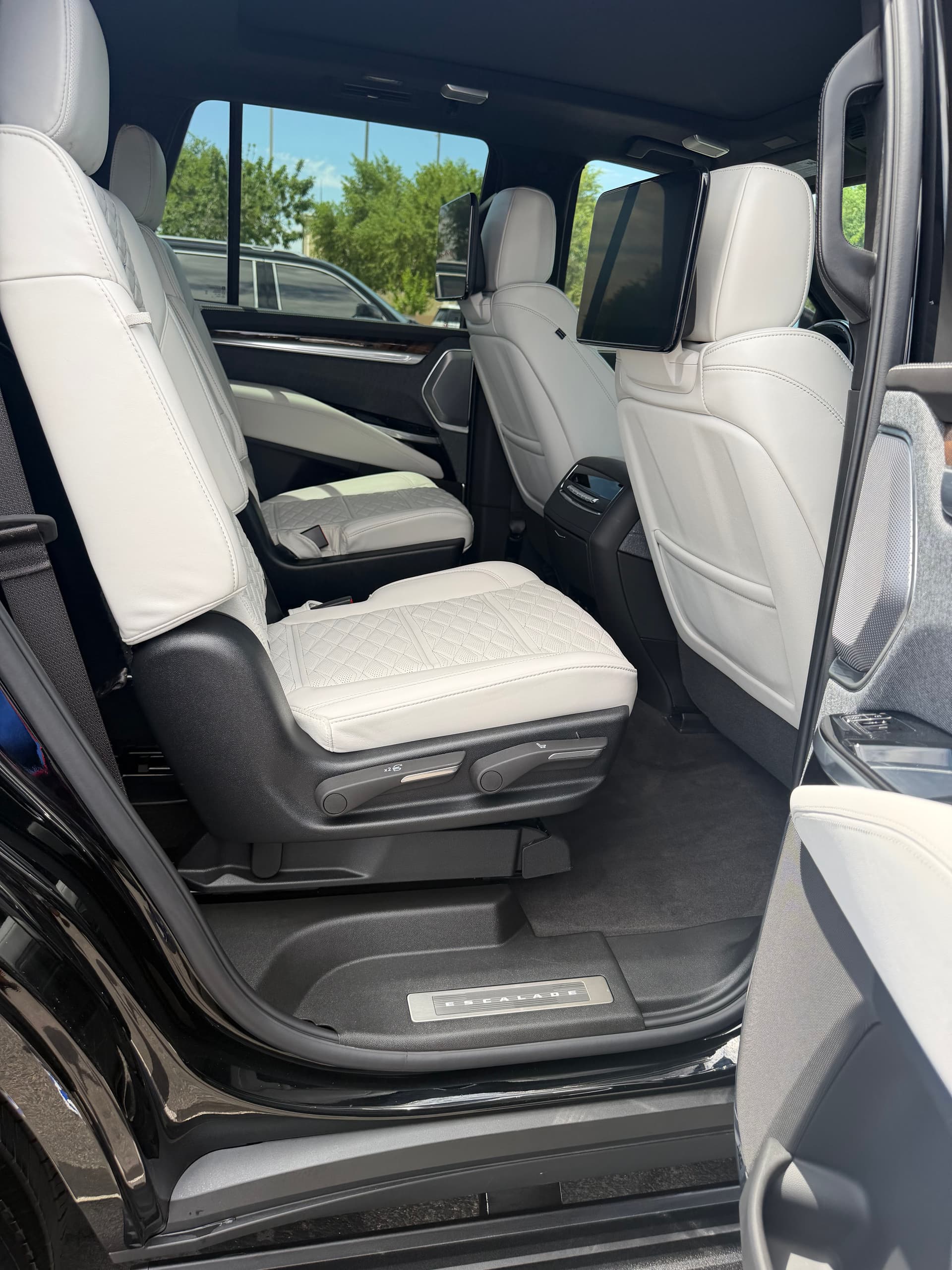 Gallery photos for Cadillac Escalade Full Detail with Ceramic Sealant in Surprise AZ: Image #3