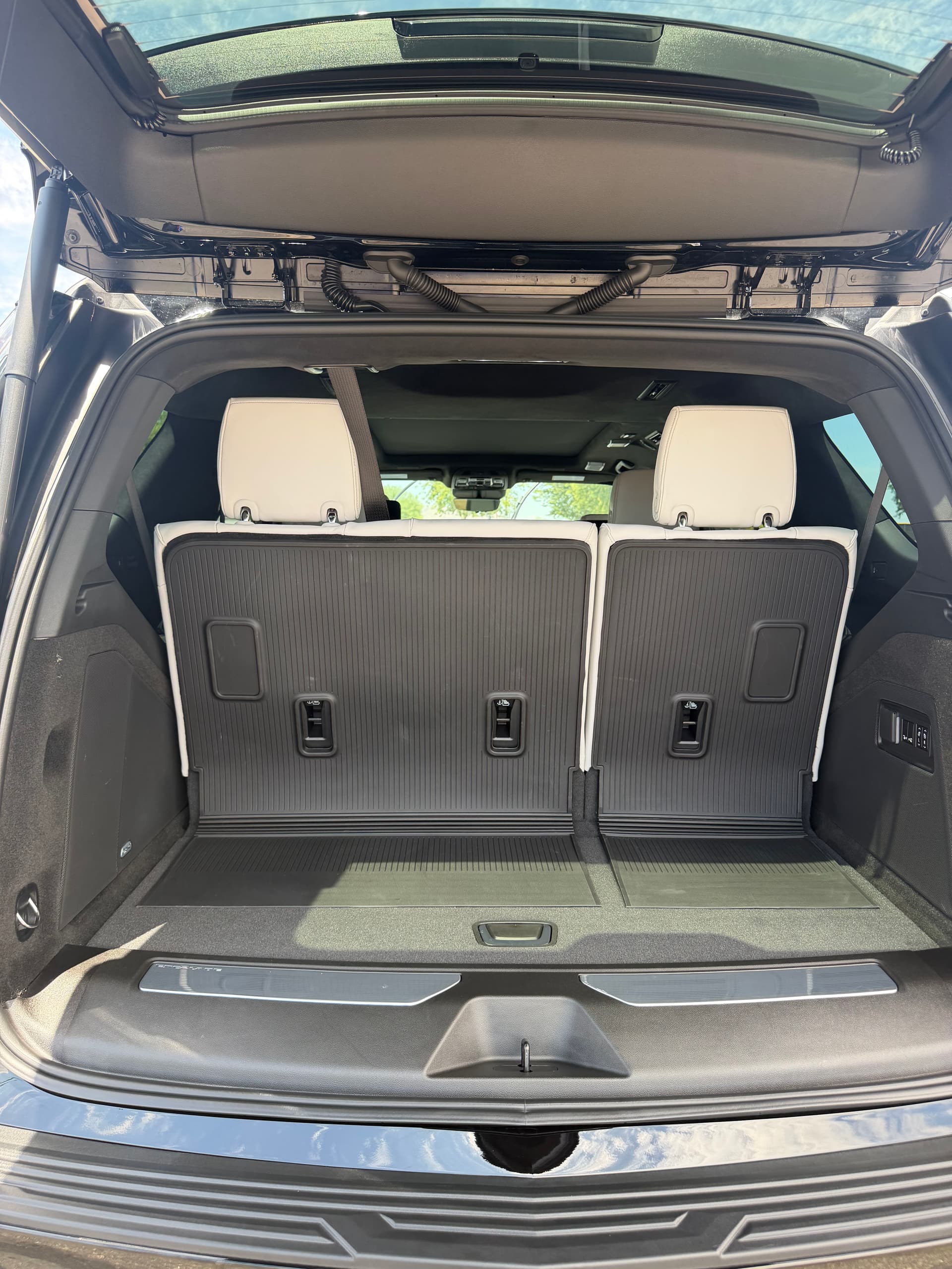 Gallery photos for Cadillac Escalade Full Detail with Ceramic Sealant in Surprise AZ: Image #4