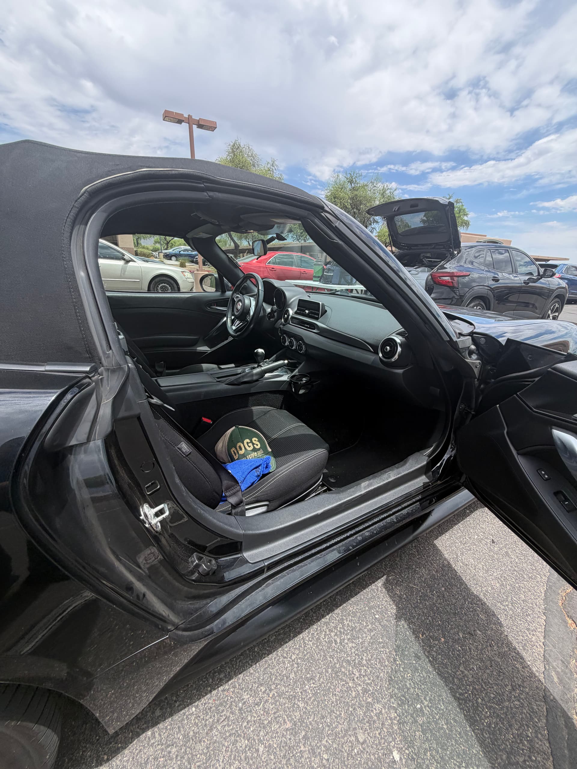 Gallery photos for Fiat 124 Spider Gets a Full Interior and Exterior Reset in Scottsdale: Image #2